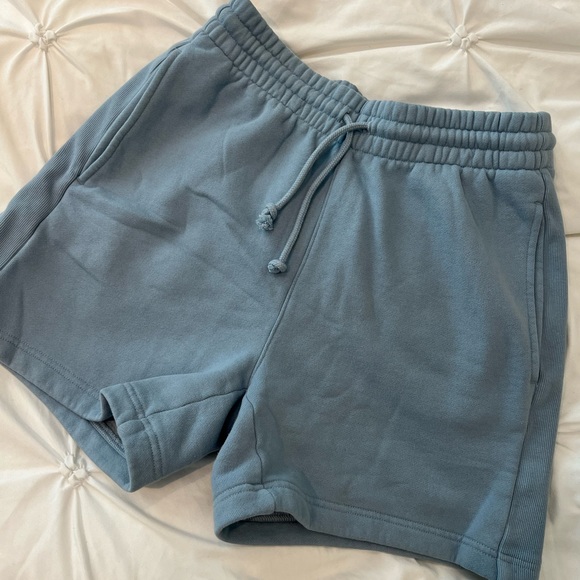 Aritzia cozy fleece boyfriend 5” sweatshort - Picture 2 of 3